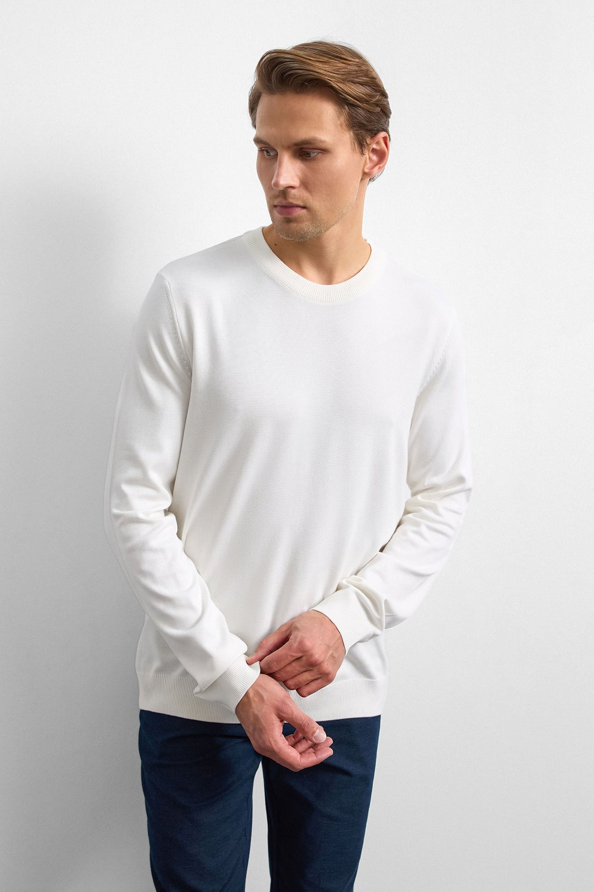 Beyaz Regular Fit Triko Kazak