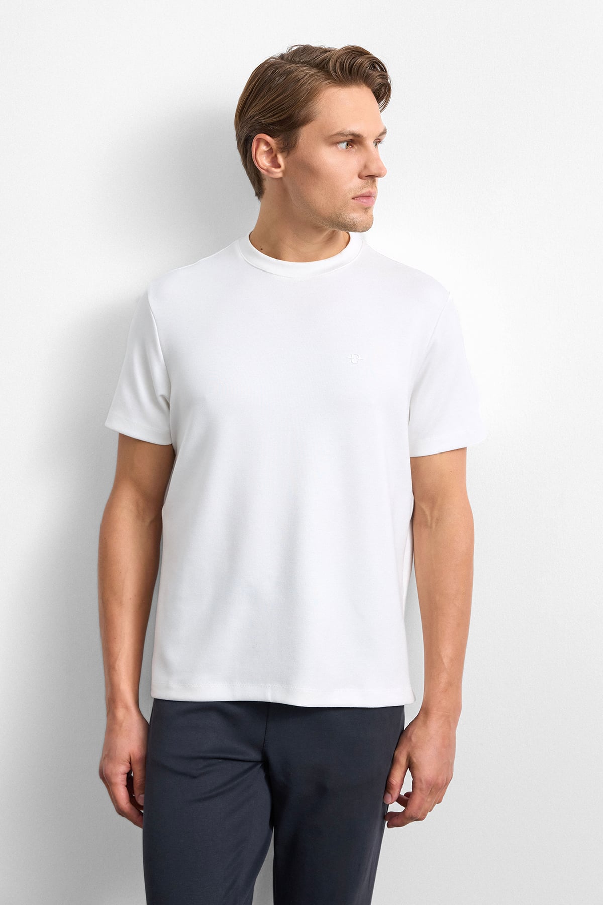 Ekru Regular Fit Basıc Tişört