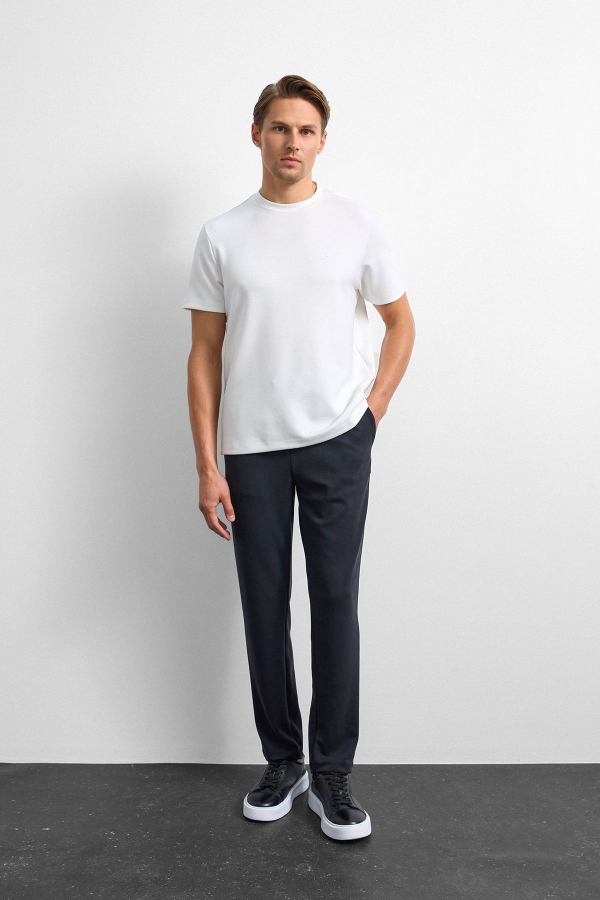 Ekru Regular Fit Basıc Tişört