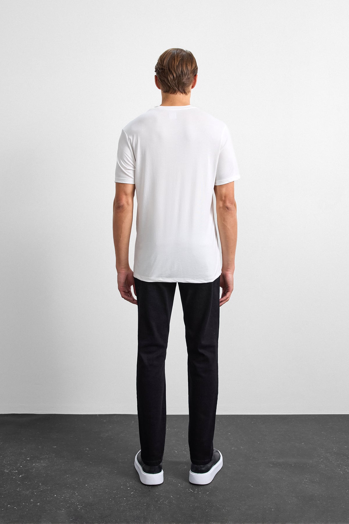 Ekru Regular Fit Bisiklet Yaka Tişört
