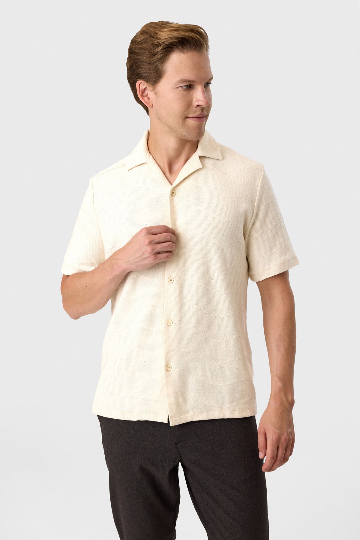 Ekru Relaxed Fit Küba Yaka Örme Gömlek
