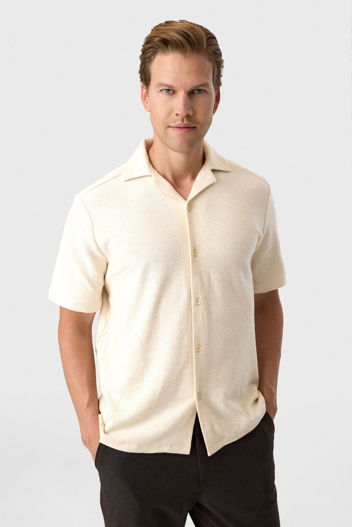 Ekru Relaxed Fit Küba Yaka Örme Gömlek