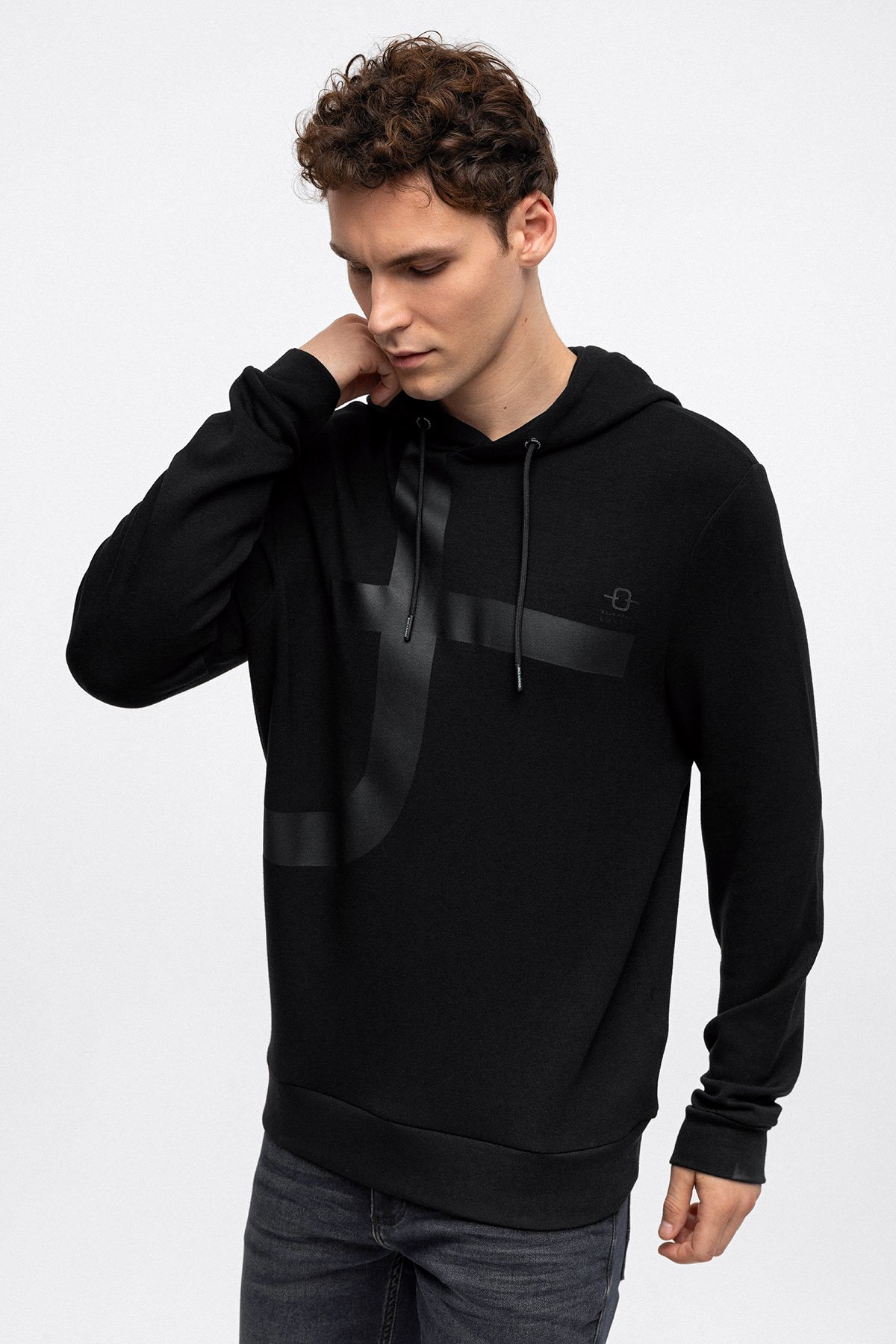 KAPŞONLU BASKILI SWEAT