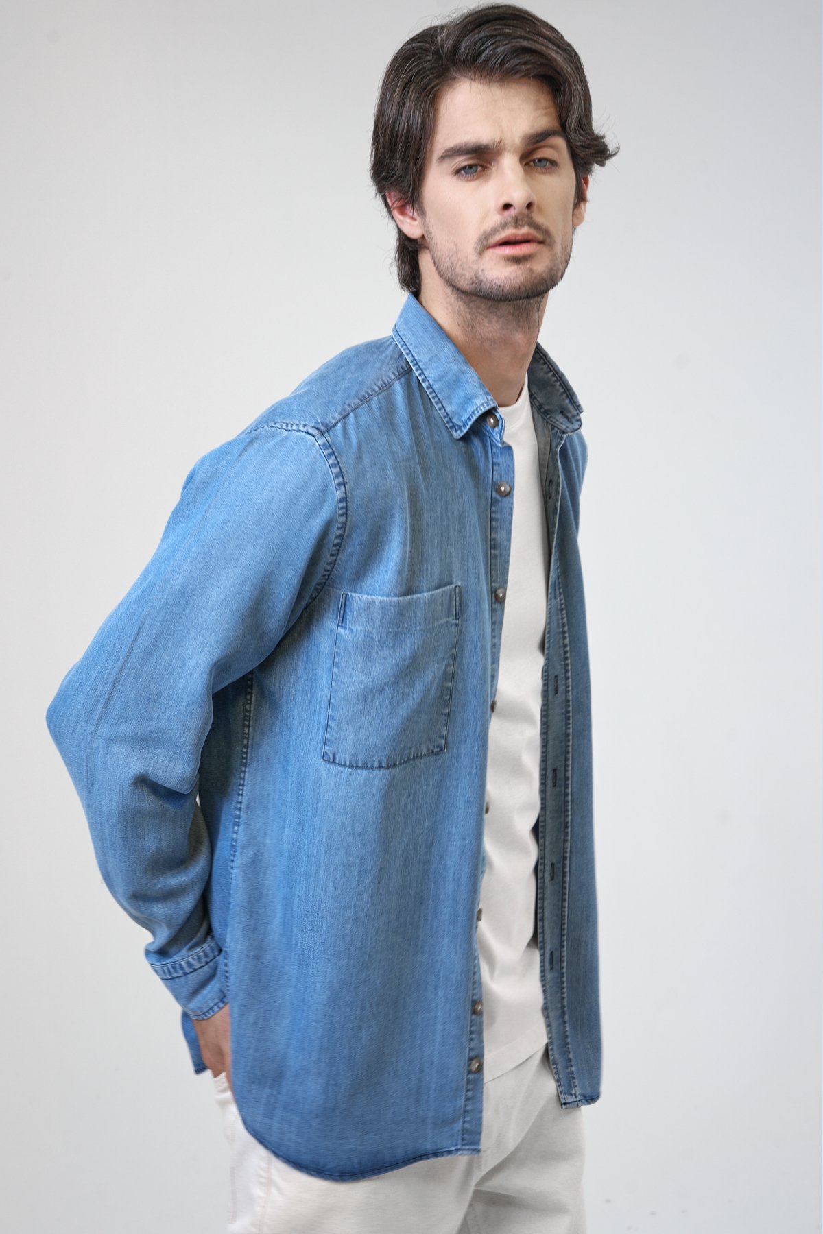 NORMAL YAKA KUMAŞ ÖZELLİKLİ REGULAR FIT DENİM GÖMLEK