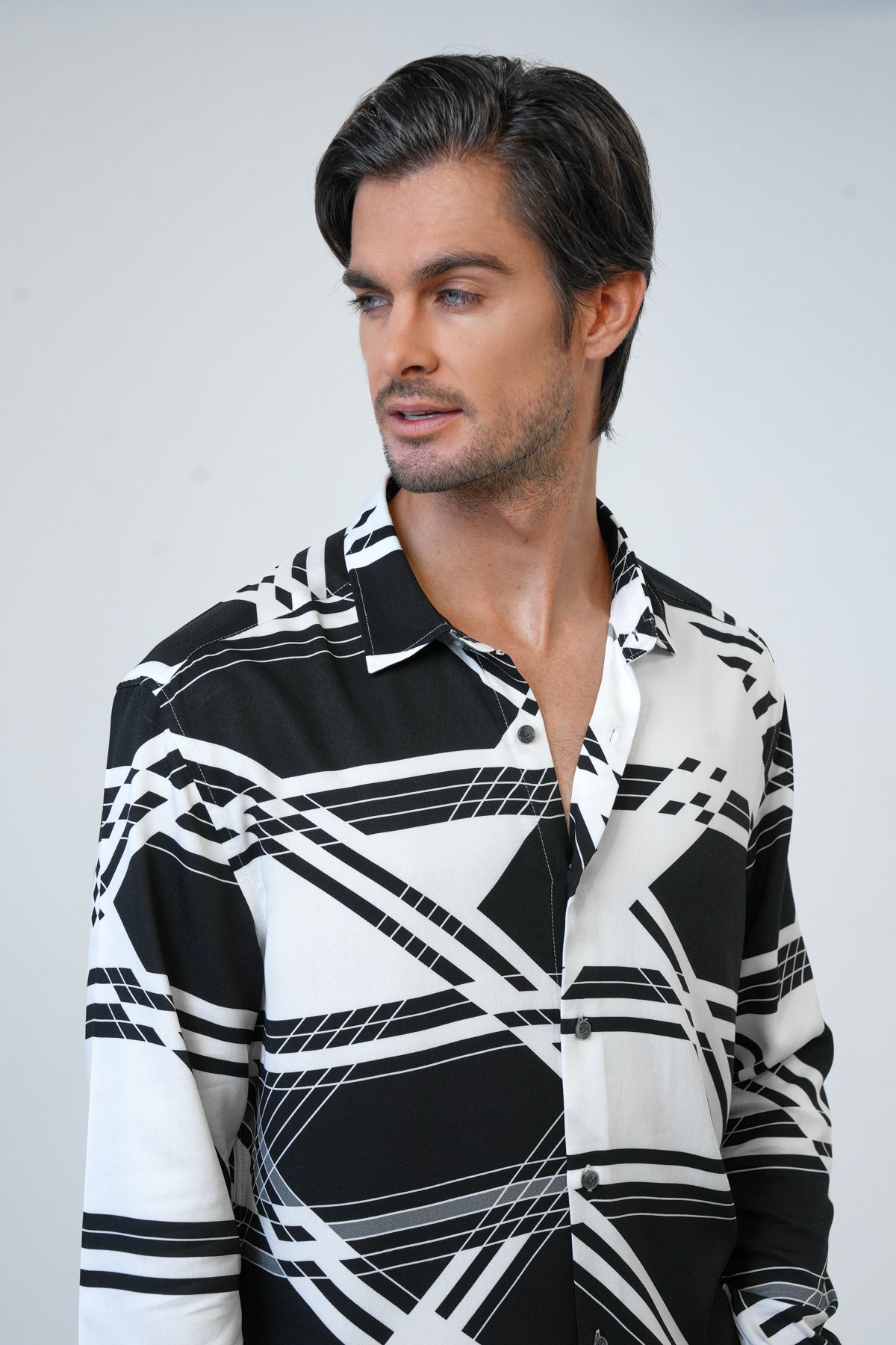 NORMAL YAKA VISKON KUMAŞ ÖZELLİKLİ BASKI DESENLİ LOOSE FIT GÖMLEK