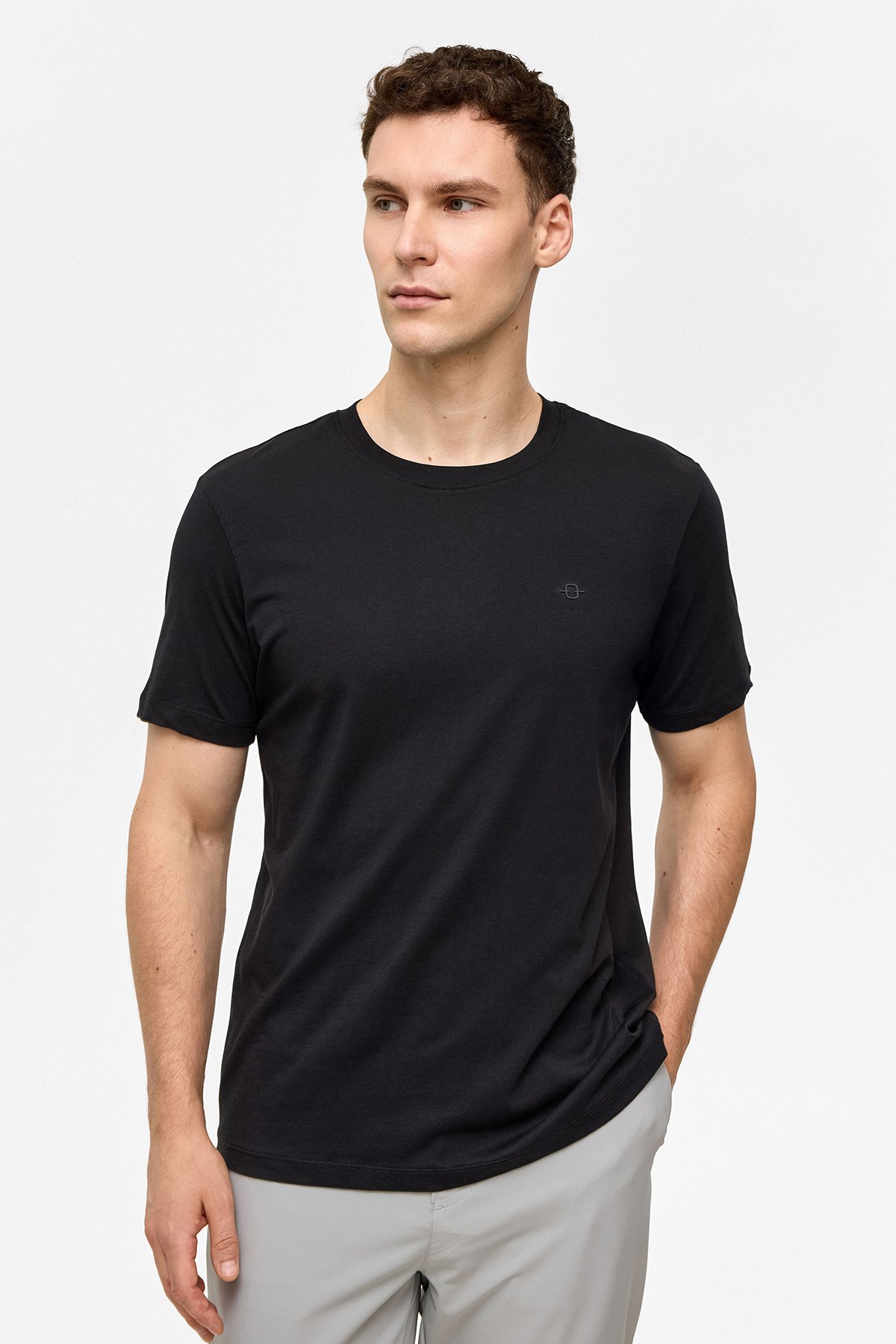 REGULAR FIT BASIC TSHIRT