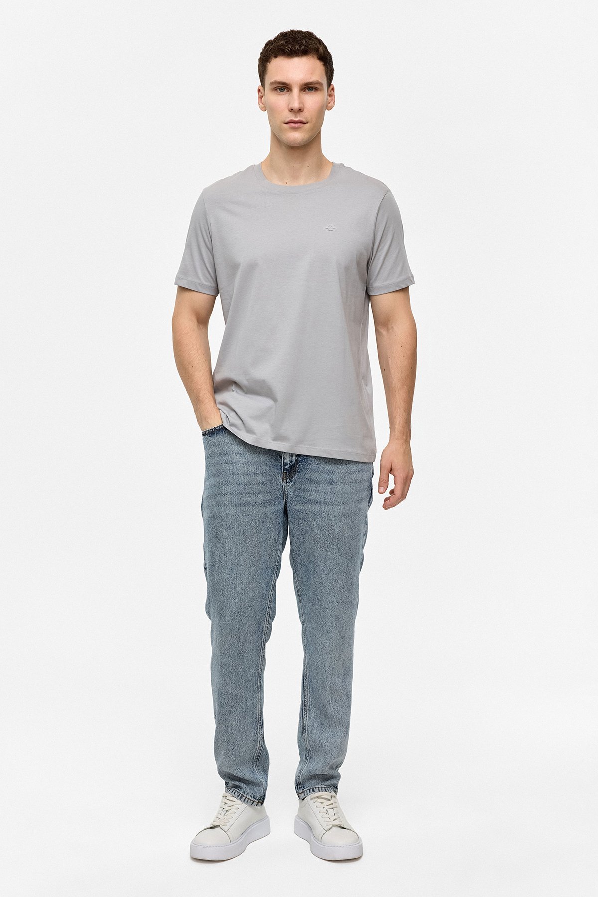 REGULAR FIT BASIC TSHIRT