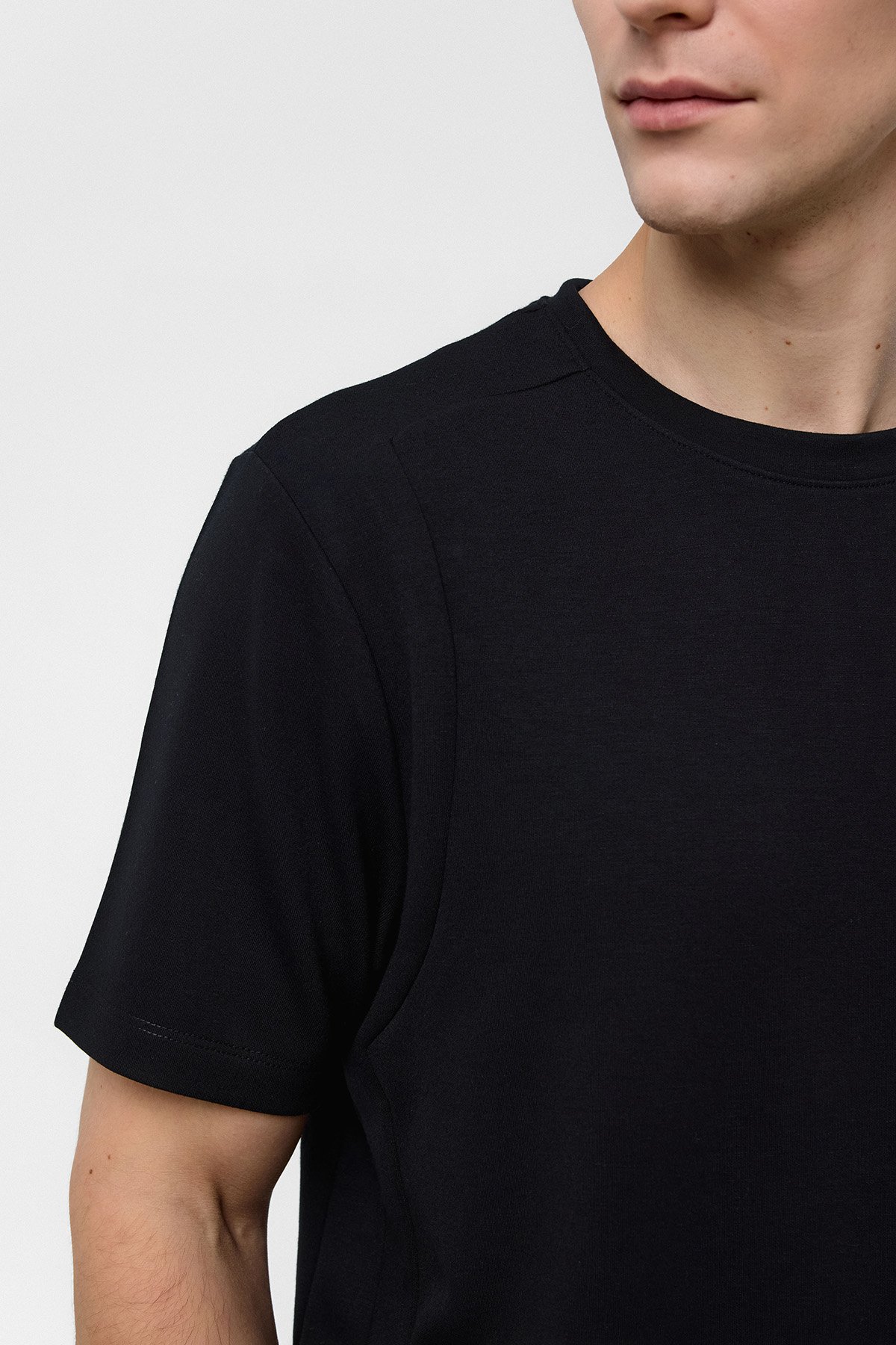 REGULAR FIT BİSİKLET YAKA TSHIRT
