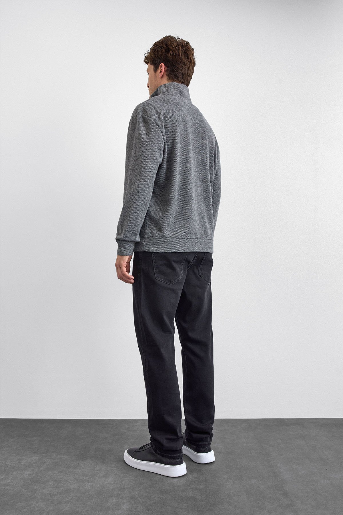 REGULAR FIT DİK YAKA SWEAT