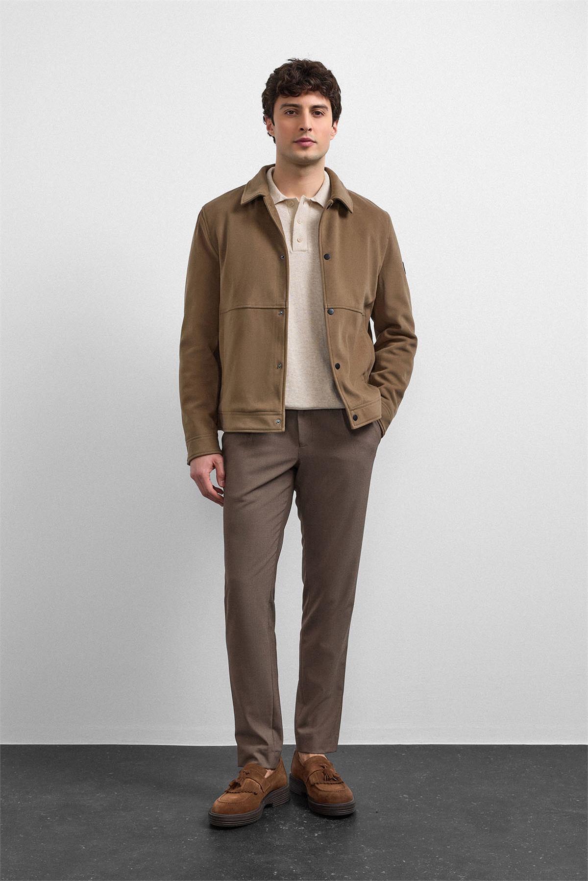 REGULAR FIT SÜET MONT