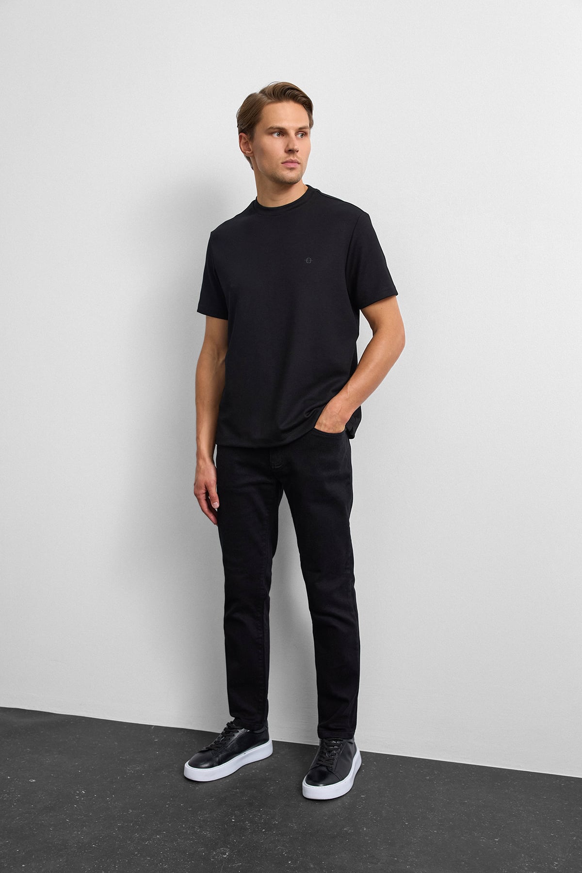 Siyah Regular Fit Basıc Tişört