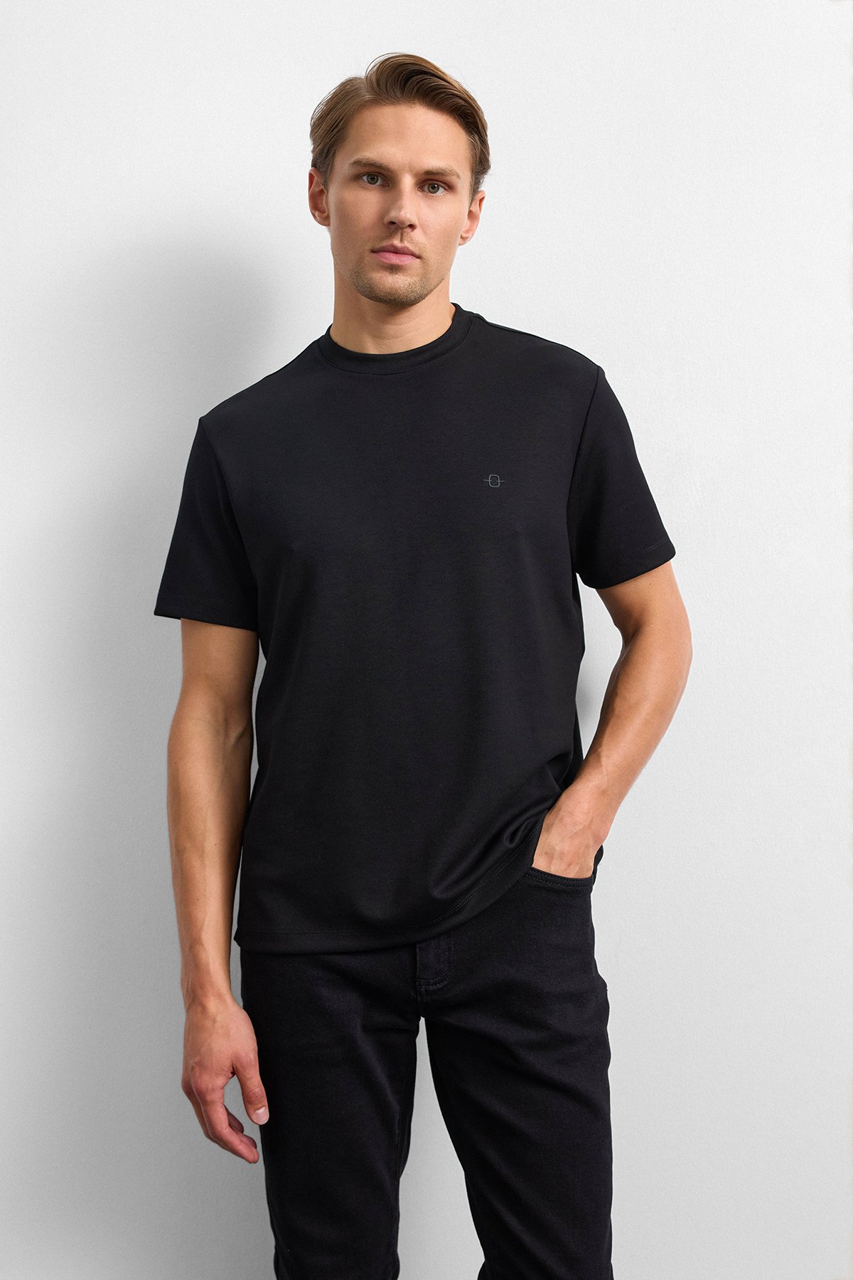 Siyah Regular Fit Basıc Tişört