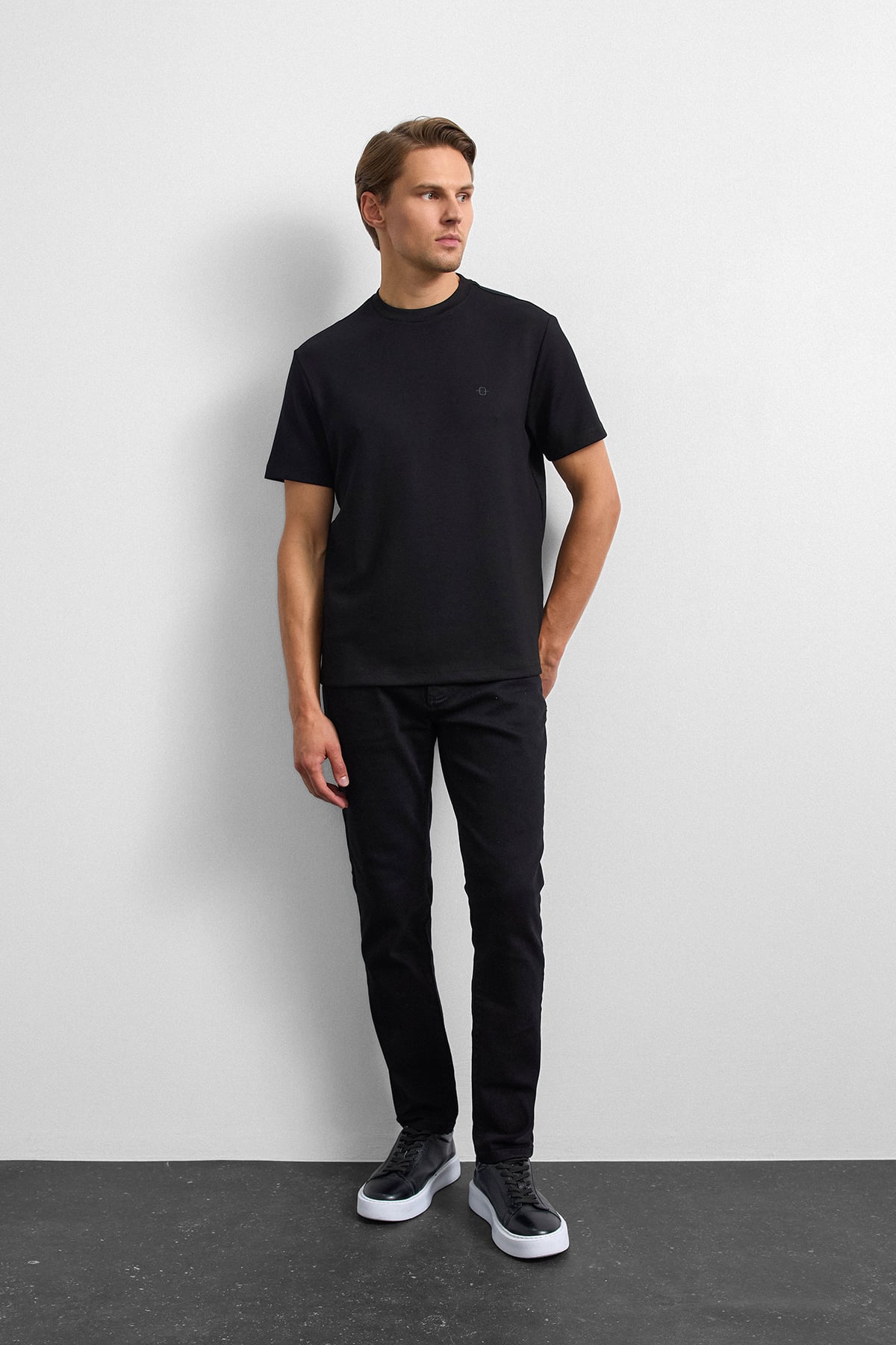 Siyah Regular Fit Basıc Tişört