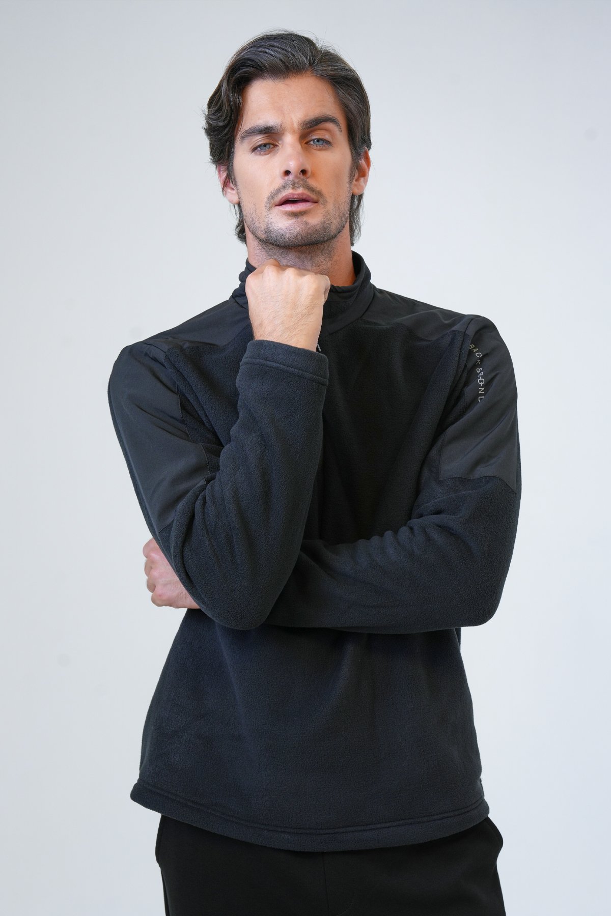 Siyah Regular Fit Bato Yaka Yarım Fermuarlı Sweatshirt
