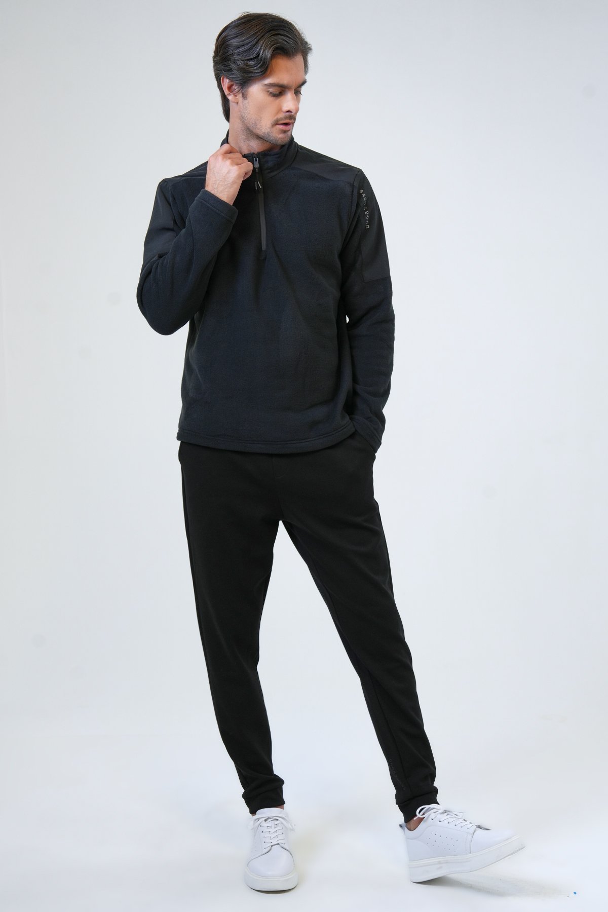 Siyah Regular Fit Bato Yaka Yarım Fermuarlı Sweatshirt