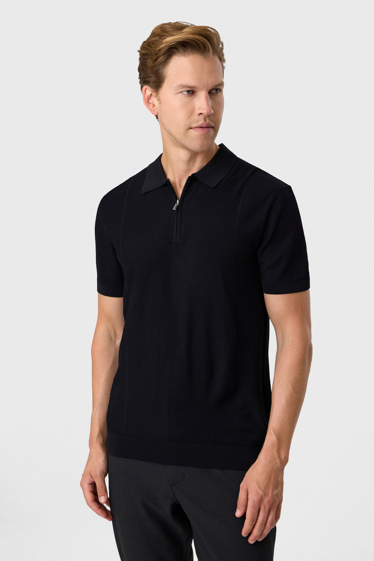 Siyah Regular Fit Fermuarlı Triko Tişört