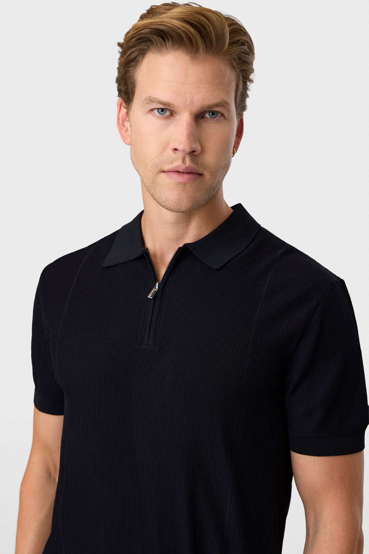 Siyah Regular Fit Fermuarlı Triko Tişört