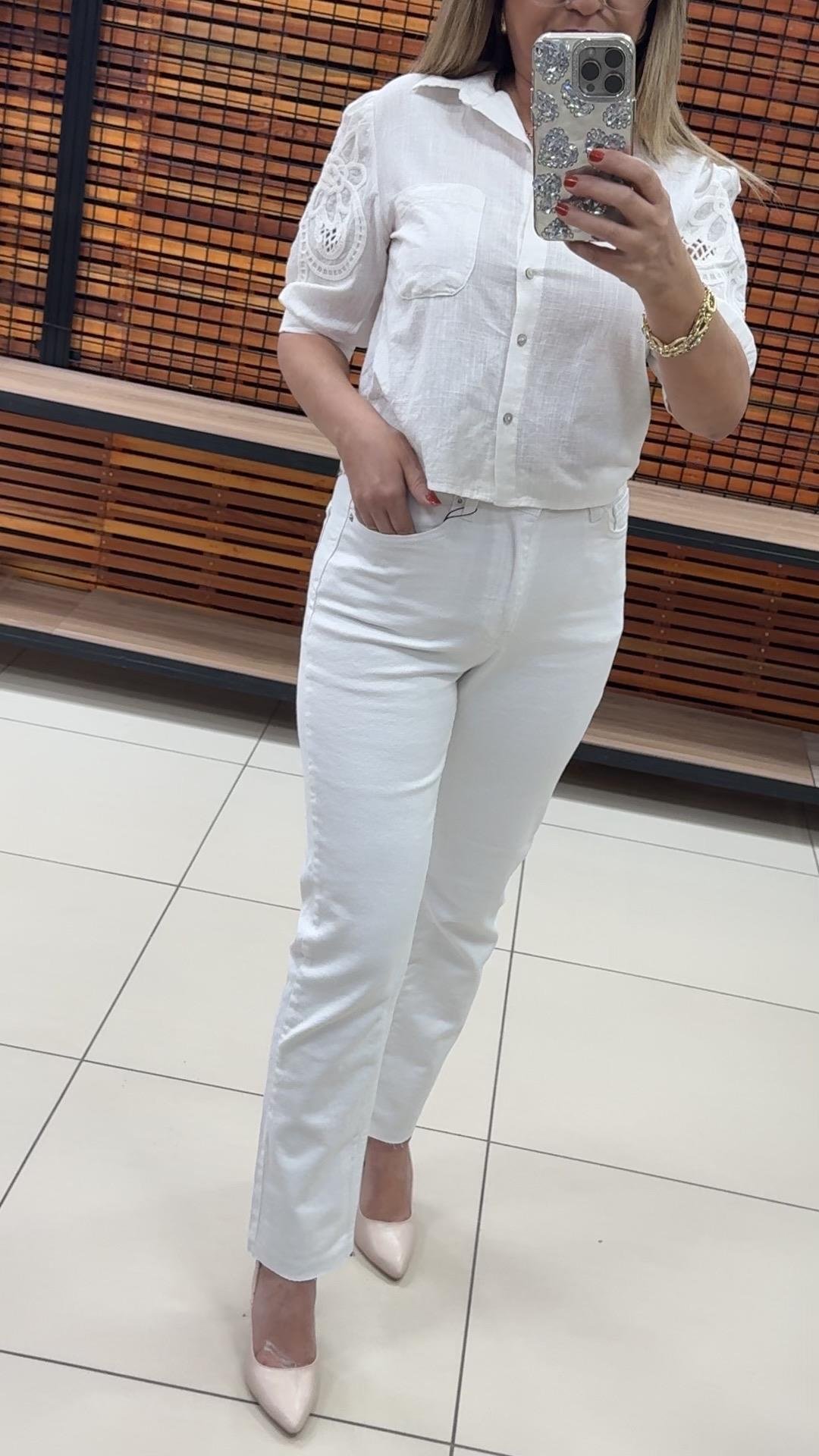 BEYAZ MOM JEAN KESİK PAÇA