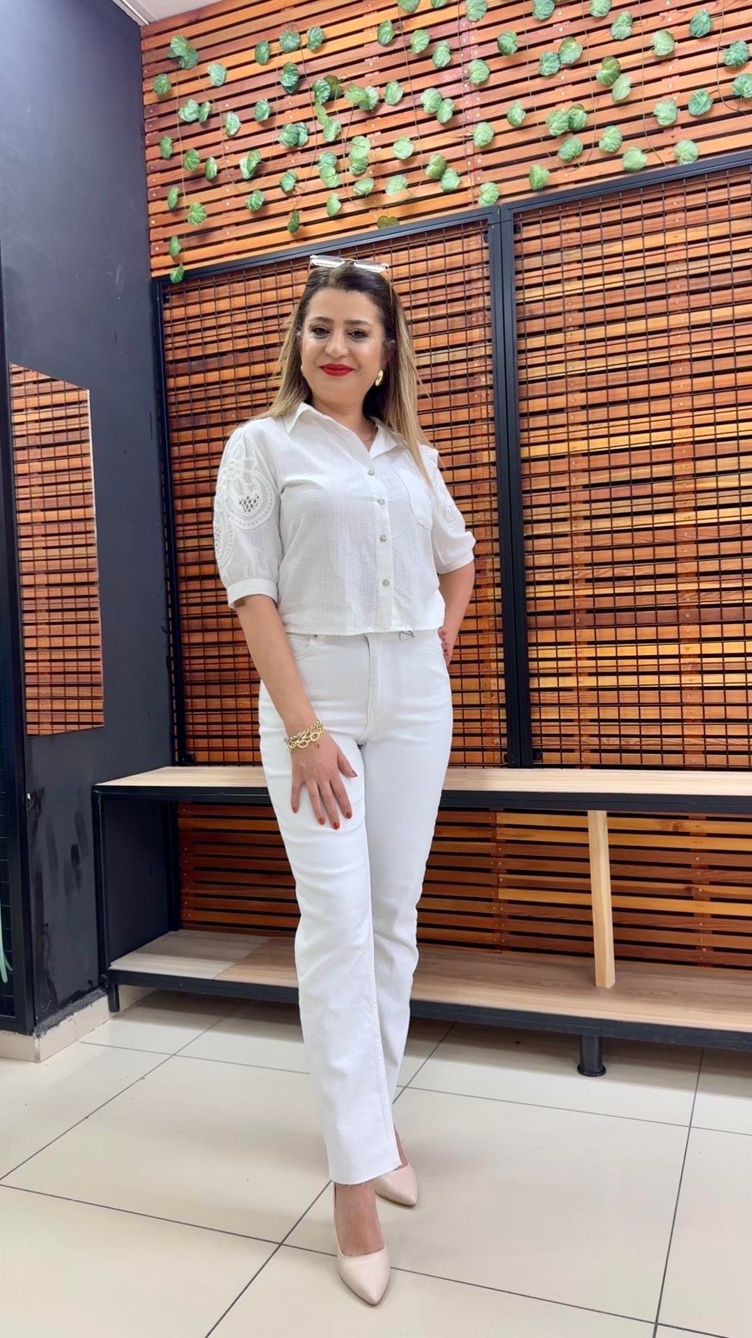 BEYAZ MOM JEAN KESİK PAÇA