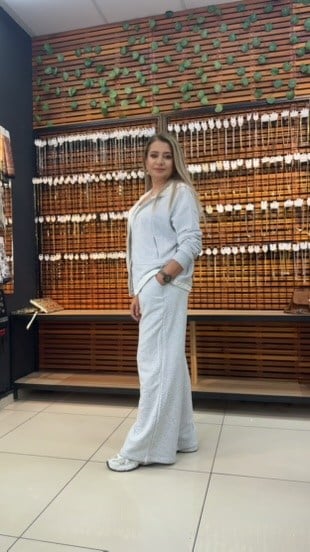 GIRİ KAPÜŞONLU EŞOFMAN TAKIMI