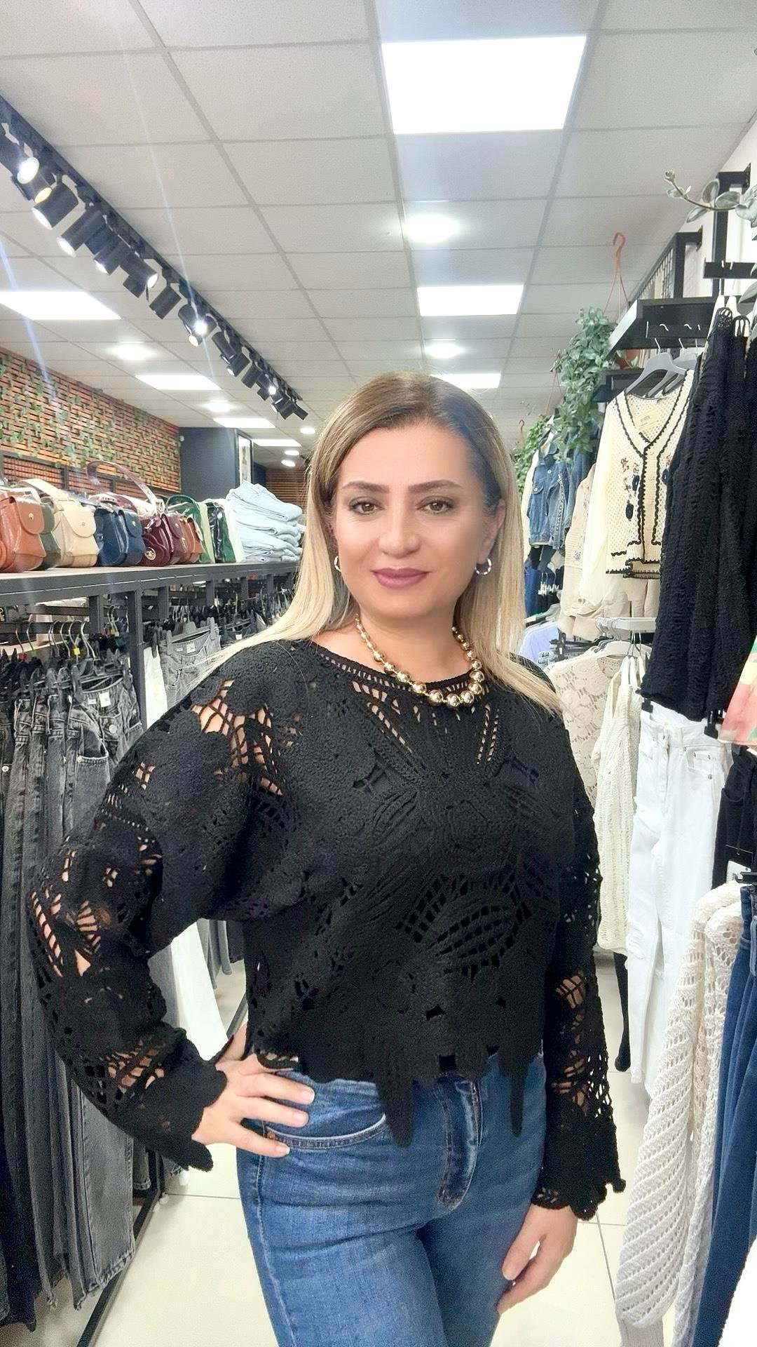 KADIN SİYAH MOTİFLİ FİLE KAZAK
