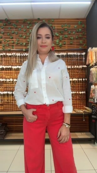 KIRMIZI KALPLİ BEYAZ GÖMLEK