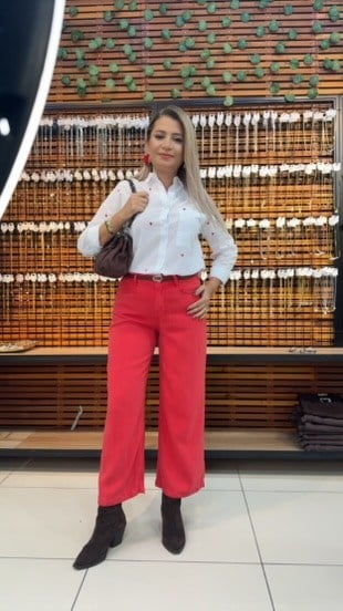 KIRMIZI KALPLİ BEYAZ GÖMLEK
