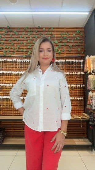 KIRMIZI KALPLİ BEYAZ GÖMLEK