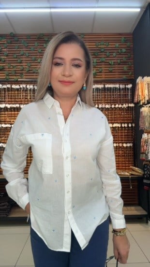 MAVİ KALPLİ BEYAZ GÖMLEK