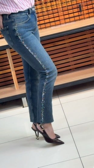 MAVİ YANLARI TAŞLI MOM JEAN