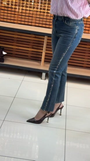 MAVİ YANLARI TAŞLI MOM JEAN