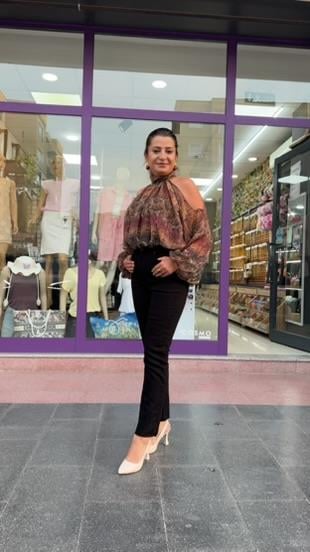SİYAH MOM JEAN KESİK PAÇA