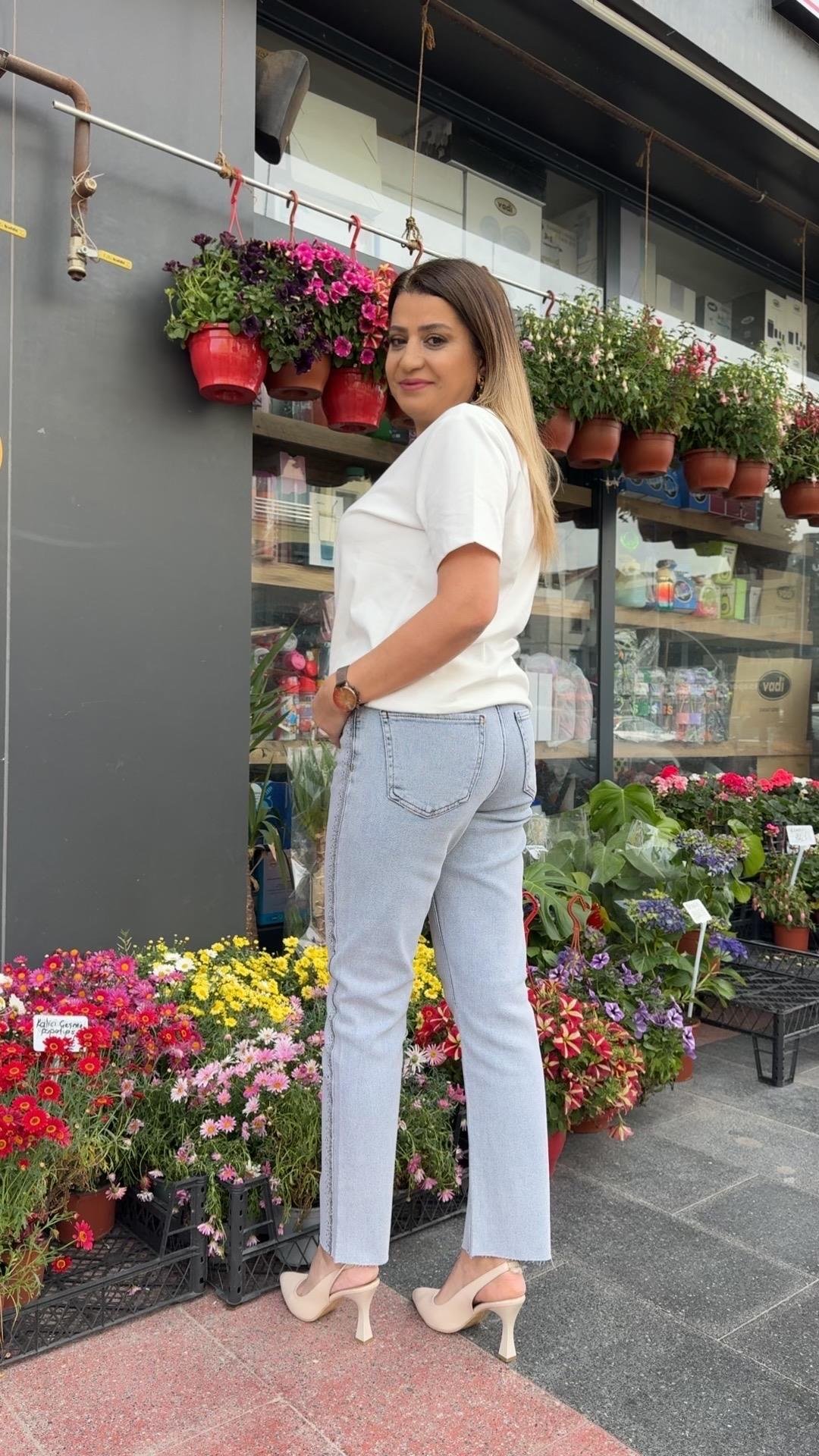 YANLARI TAŞLI BUZ MAVİSİ MOM JEAN