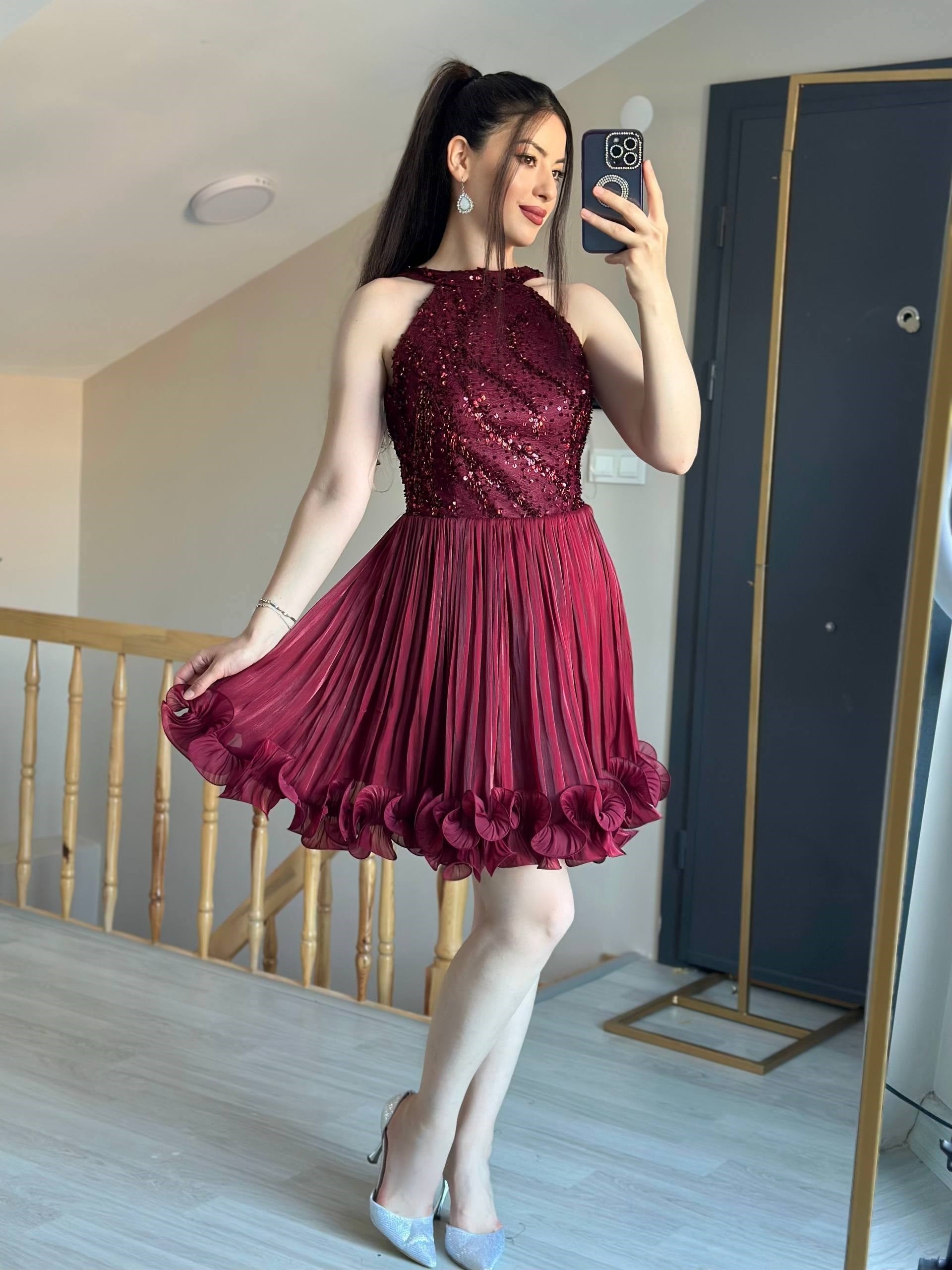 Bordo halter yaka payet ve şifon tasarım kısa abiye elbise