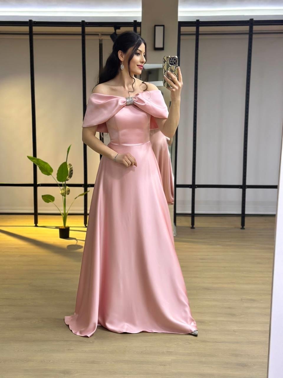 Fiyonk detaylı uzun kloş pudra pembe abiye 