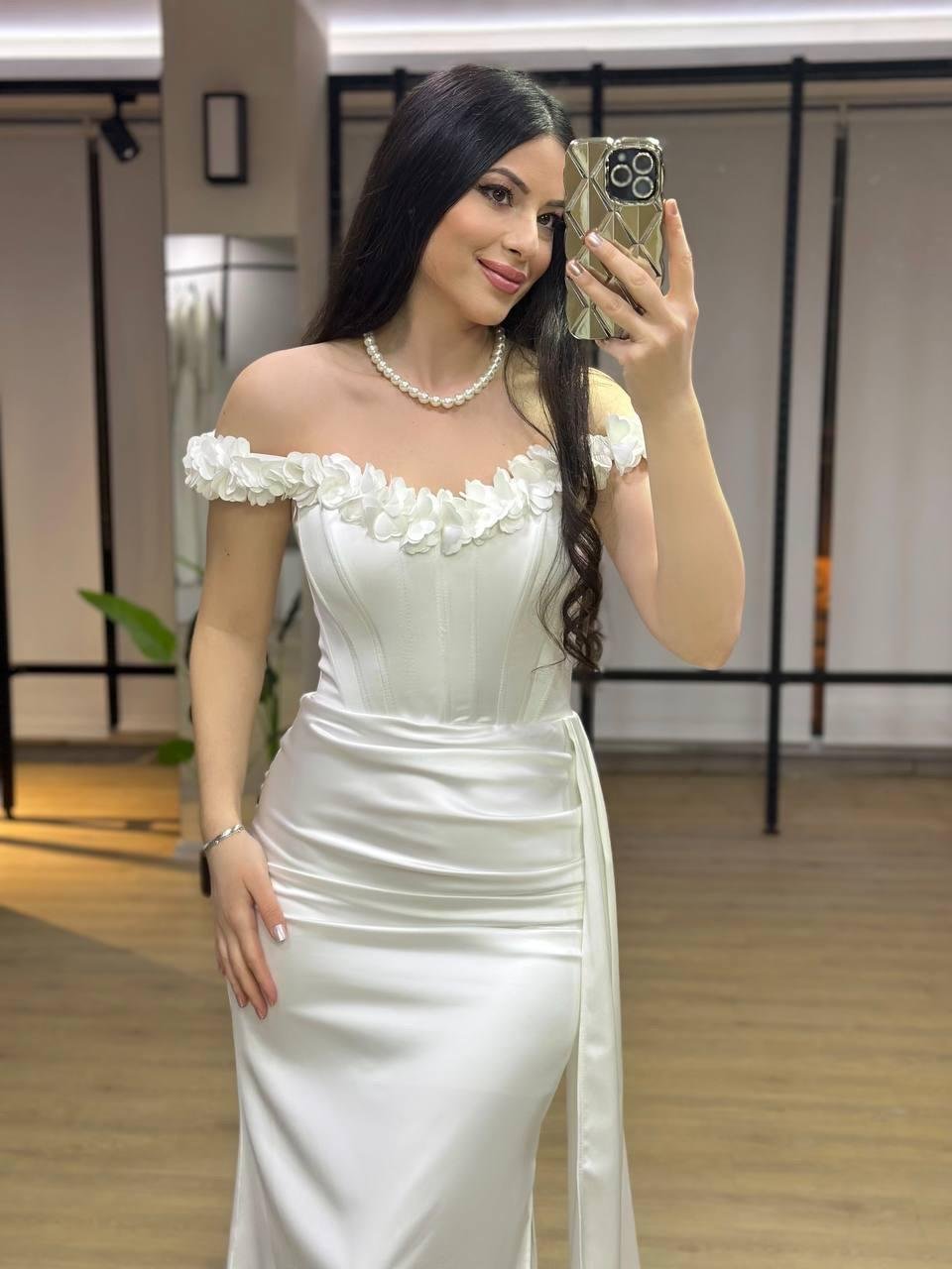 Korseli çiçek detay beyaz abiye