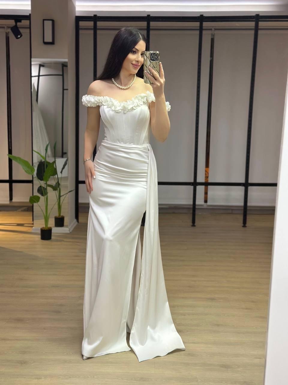 Korseli çiçek detay beyaz abiye