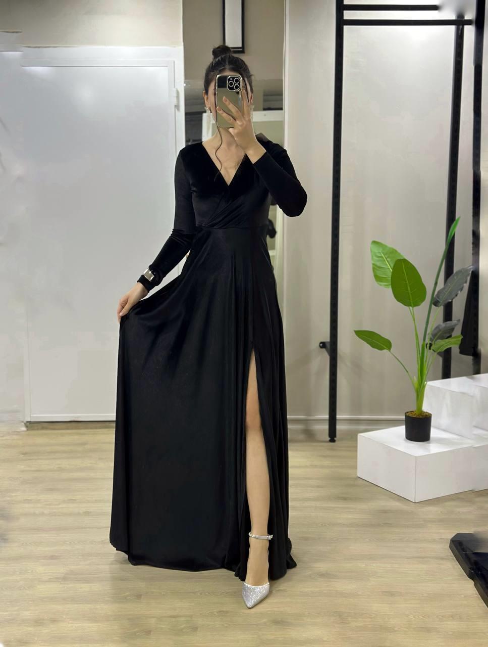 Siyah kadife yırtmaçlı maxi abiye