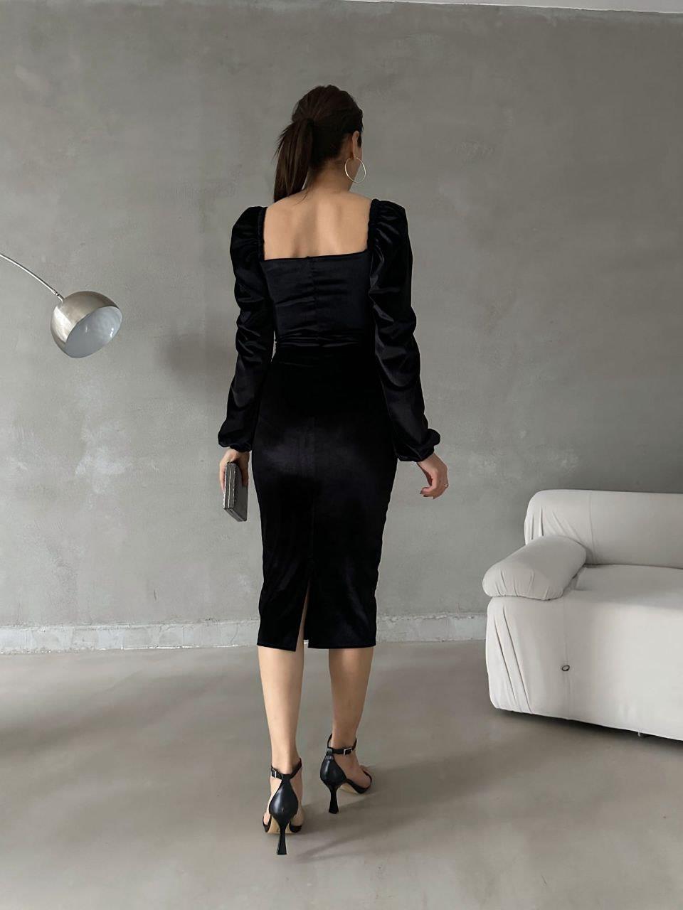 Siyah kalp yaka kadife midi boy elbise