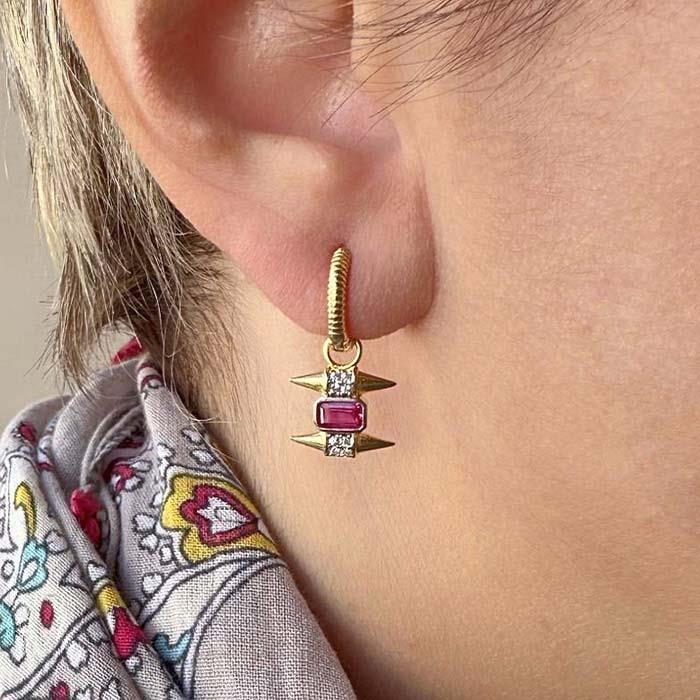 Fuşya Baget Taşlı Diken Küpe