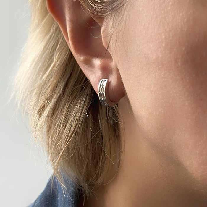 Taşlı Mini V Küpe