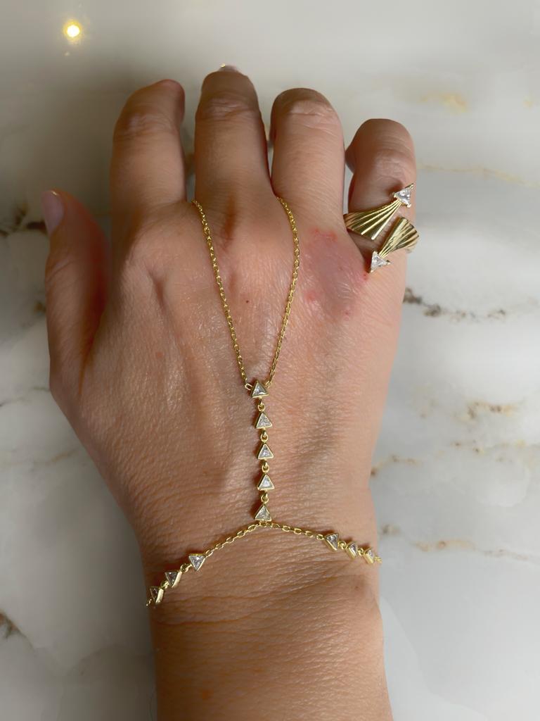 Üçgen Taşlı Şahmeran