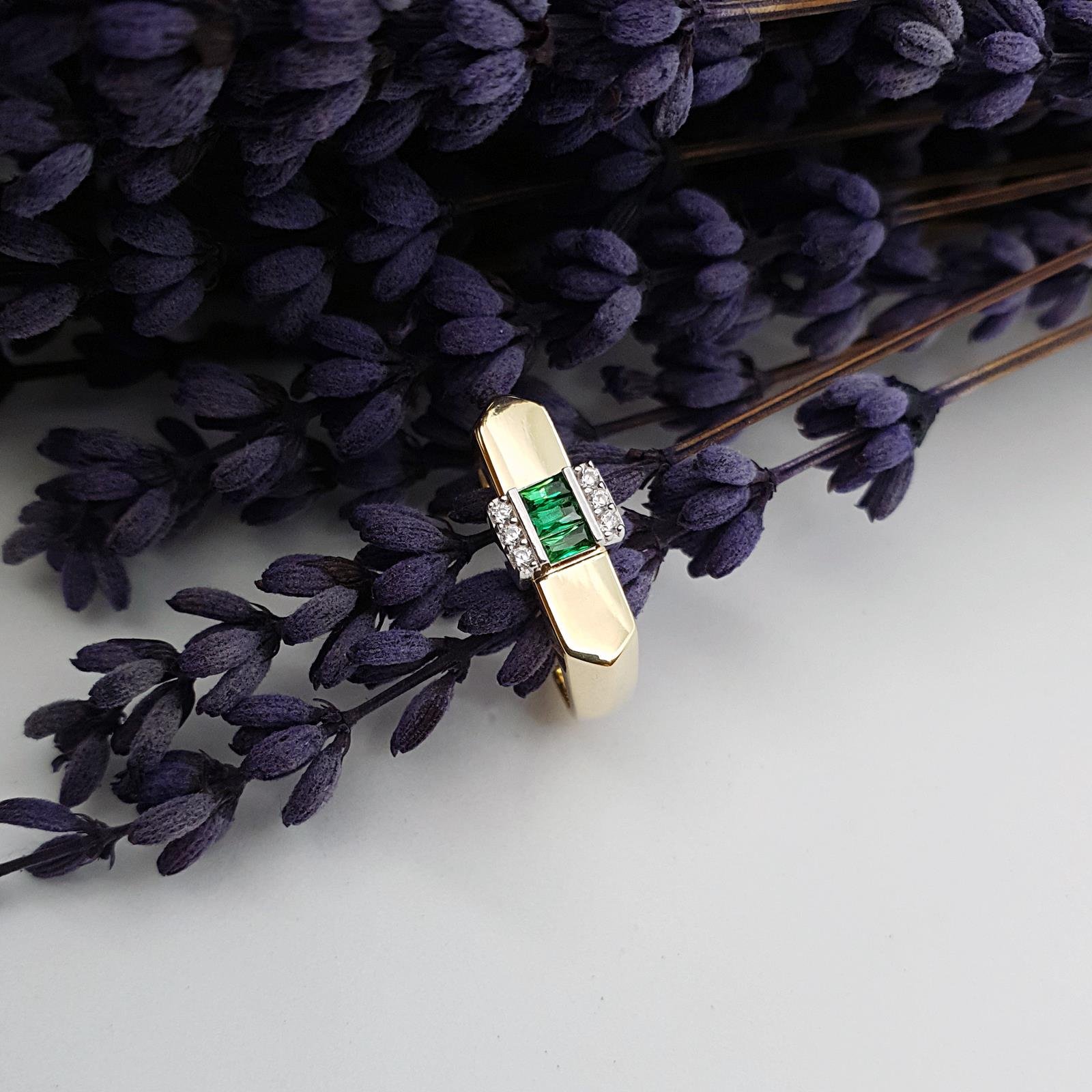 Yeşil Zirkon Taşlı Köşeli Yüzük