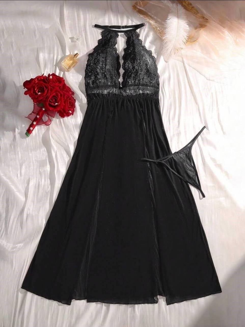 Arias Closet Büyük Beden Dantel İşlemeli Göğüs Detaylı Yırtmaçlı Fantezi Gecelik