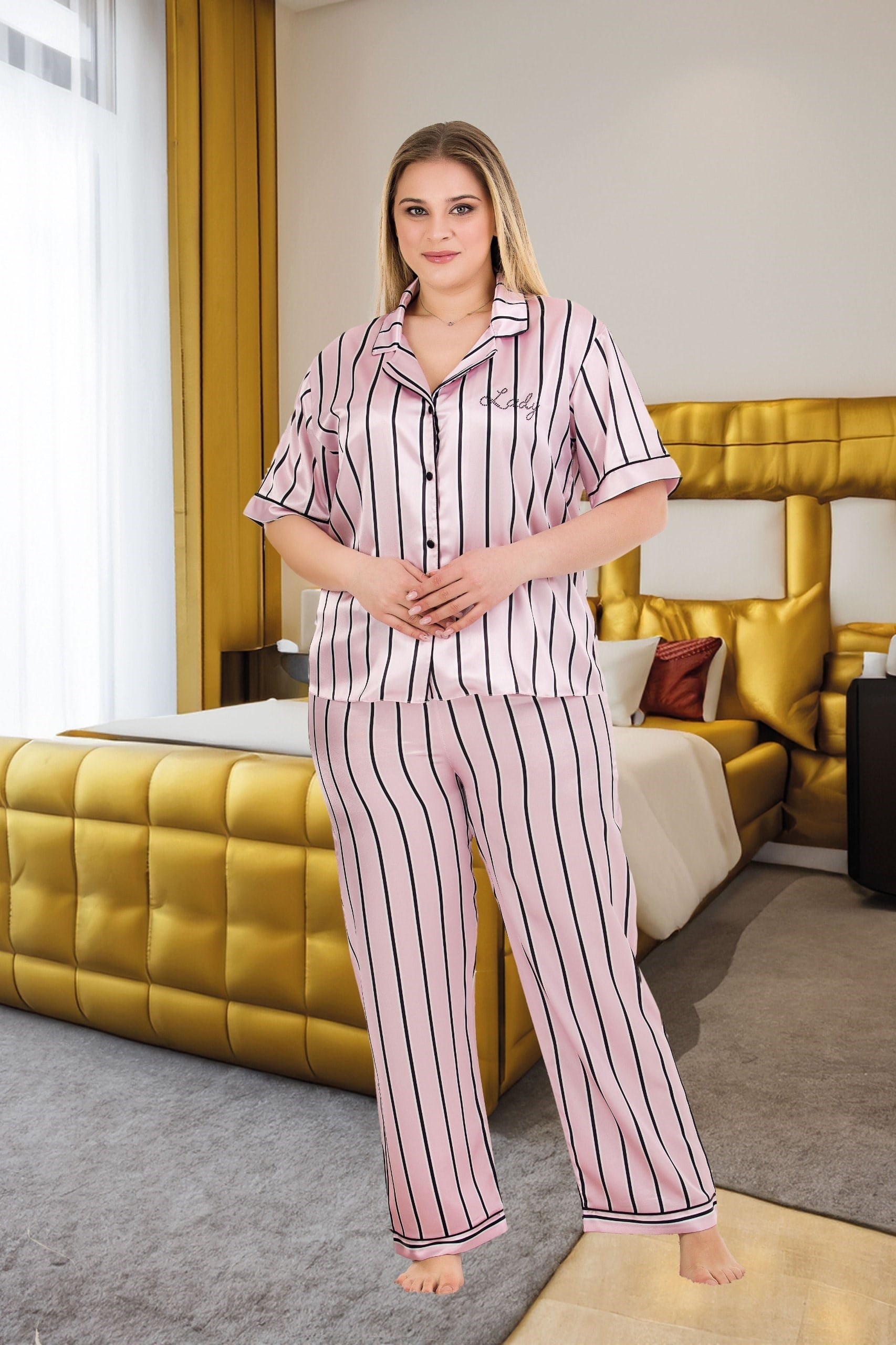 Arias Closet Büyük Beden Şık Tasarım Pembe Siyah Çizgili Düğmeli Kısa Kol Lüx Saten Pijama Takımı