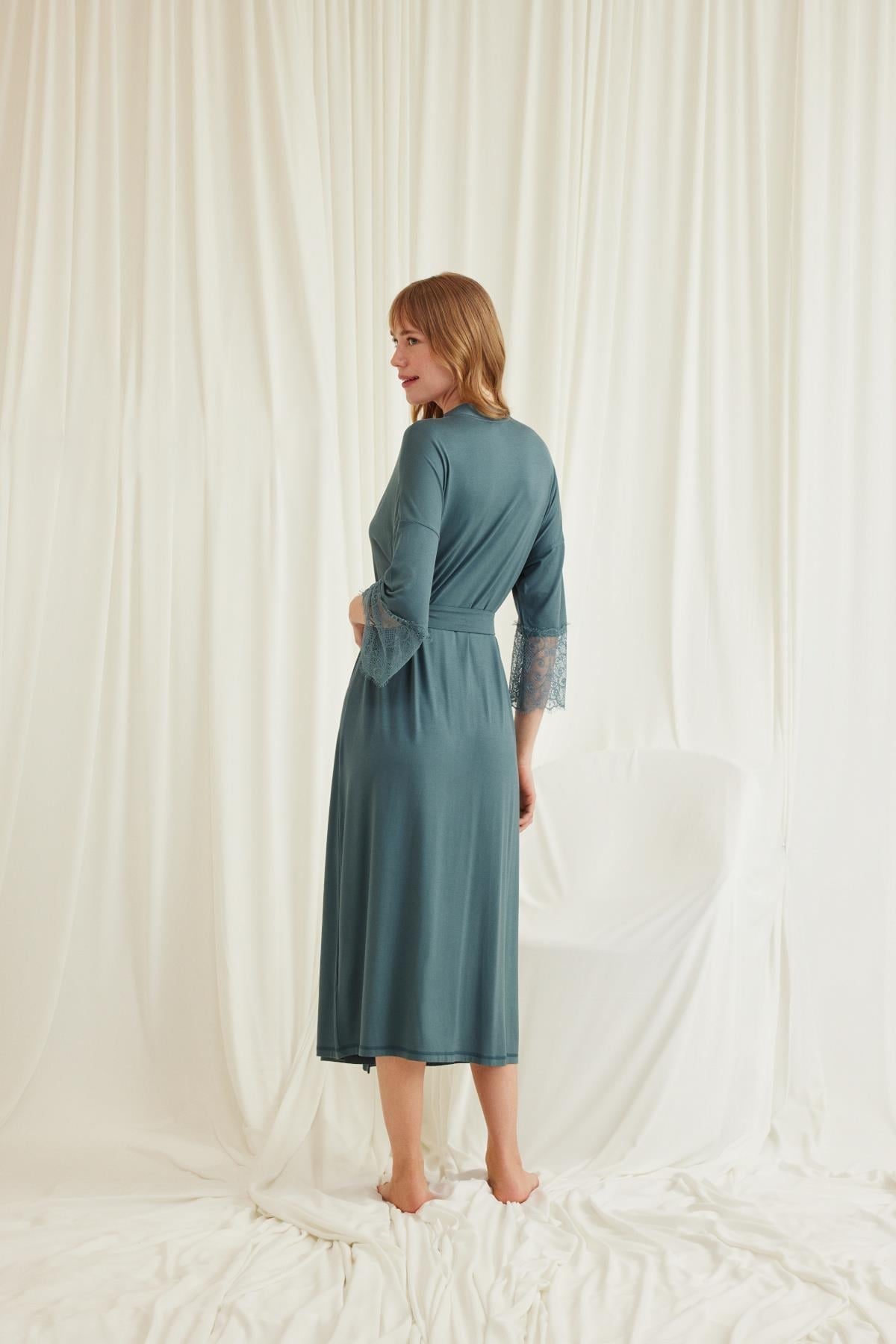 Arias Closet Dantelli ve Kuşaklı Sabahlık