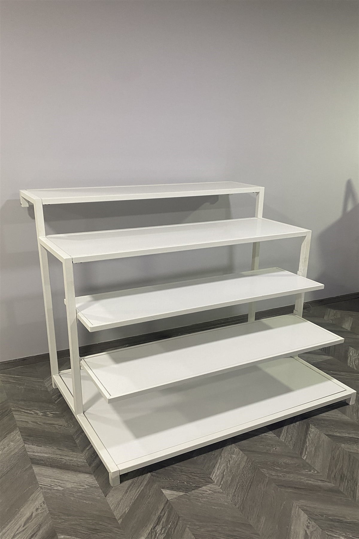 Önü Raflı Arkası Askılık Beyaz Stand