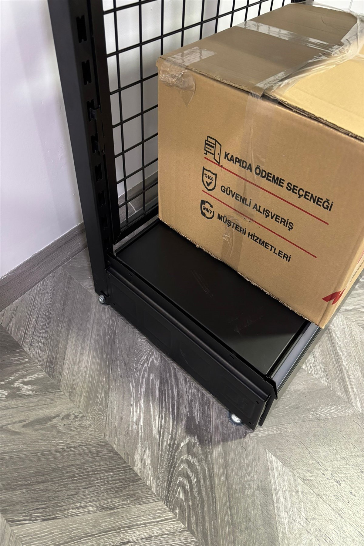 Telli Hırdavat Reyonu Metal Raflı 70 cm