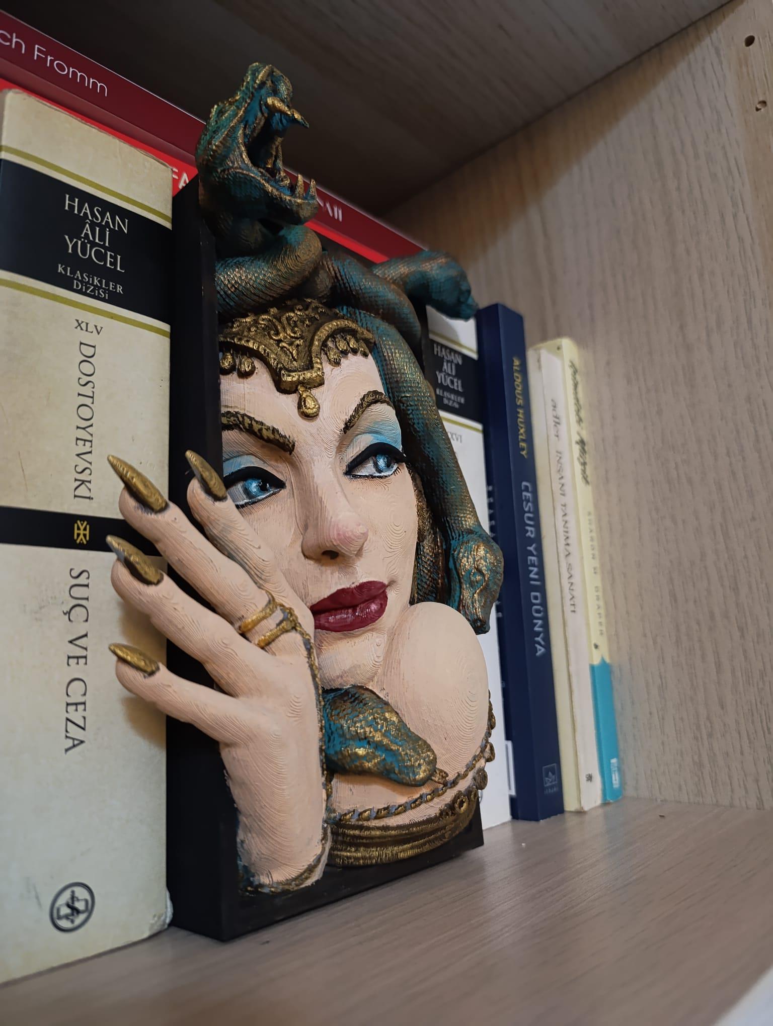 Book Nook Cleo