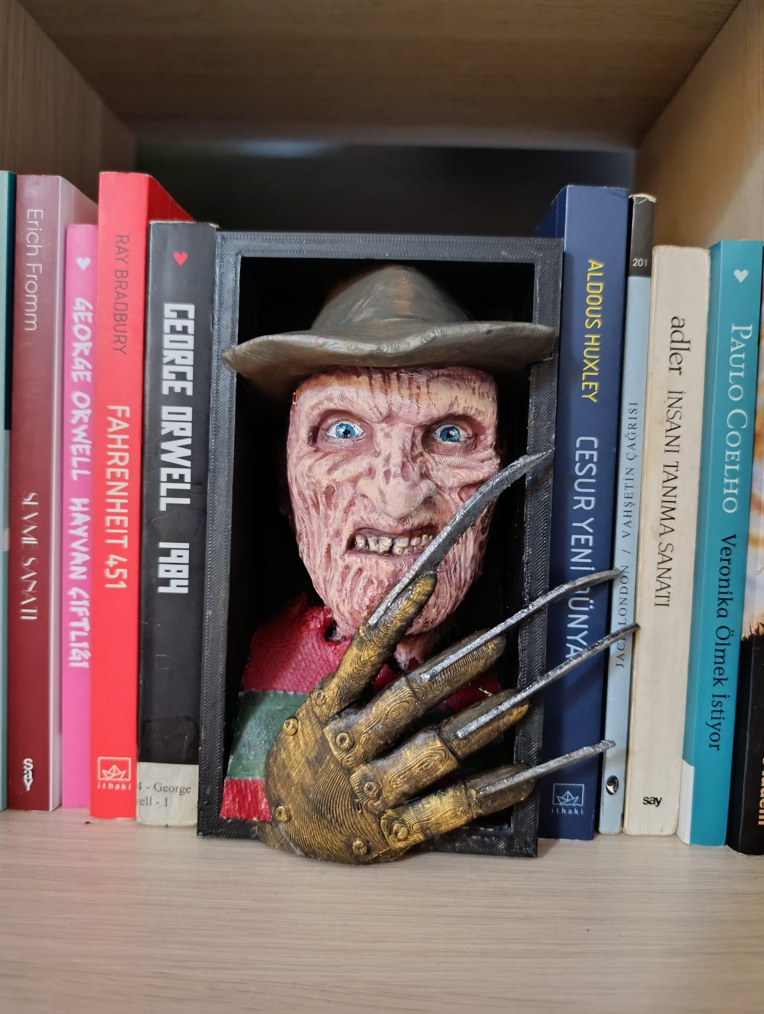 Book Nook Freddy